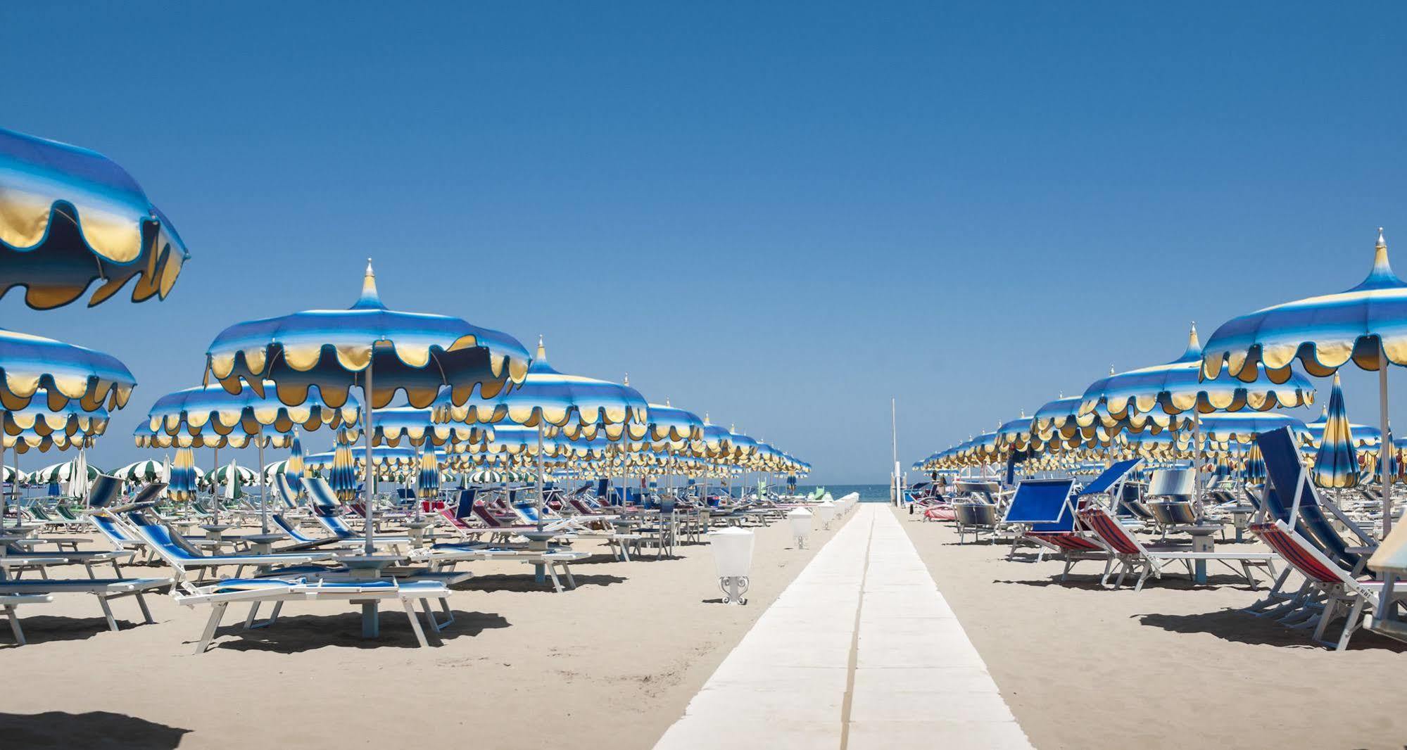 Hotel Sandra Rimini Exteriör bild